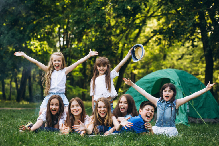 group-girls-camping-forest