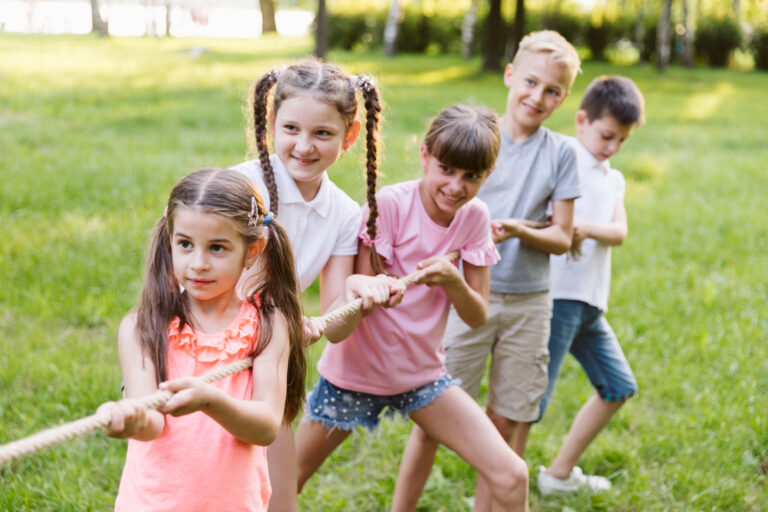 kids-having-fun-tug-war